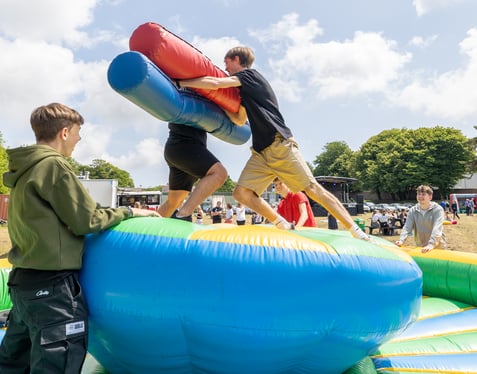 6th-Form - Awards Highlands 2023 - Students Playing